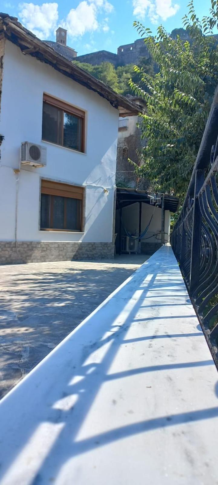 Marbi Guest House Gjirokastër Buitenkant foto