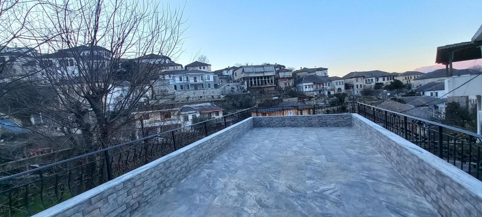 Marbi Guest House Gjirokastër Buitenkant foto