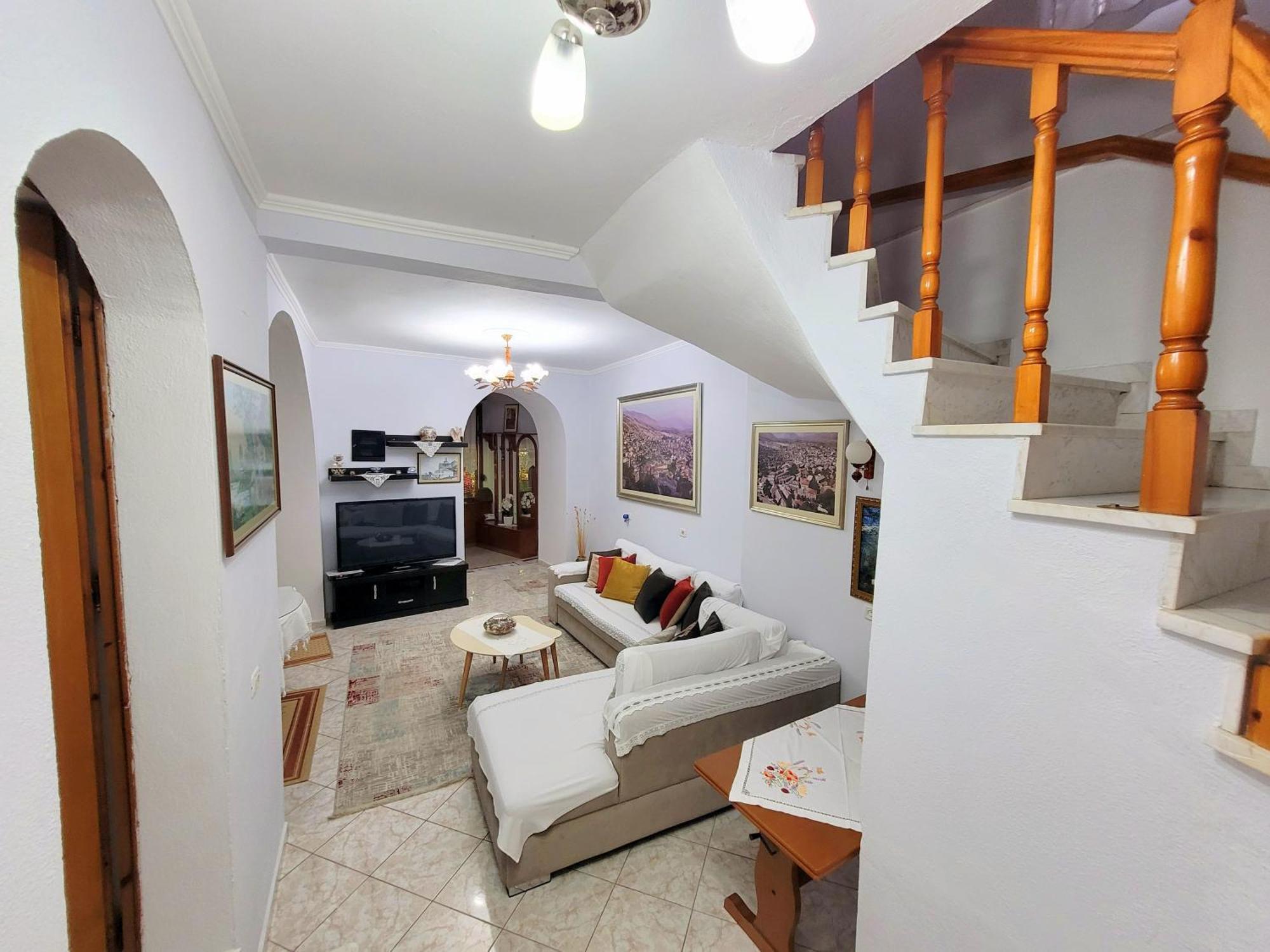 Marbi Guest House Gjirokastër Buitenkant foto