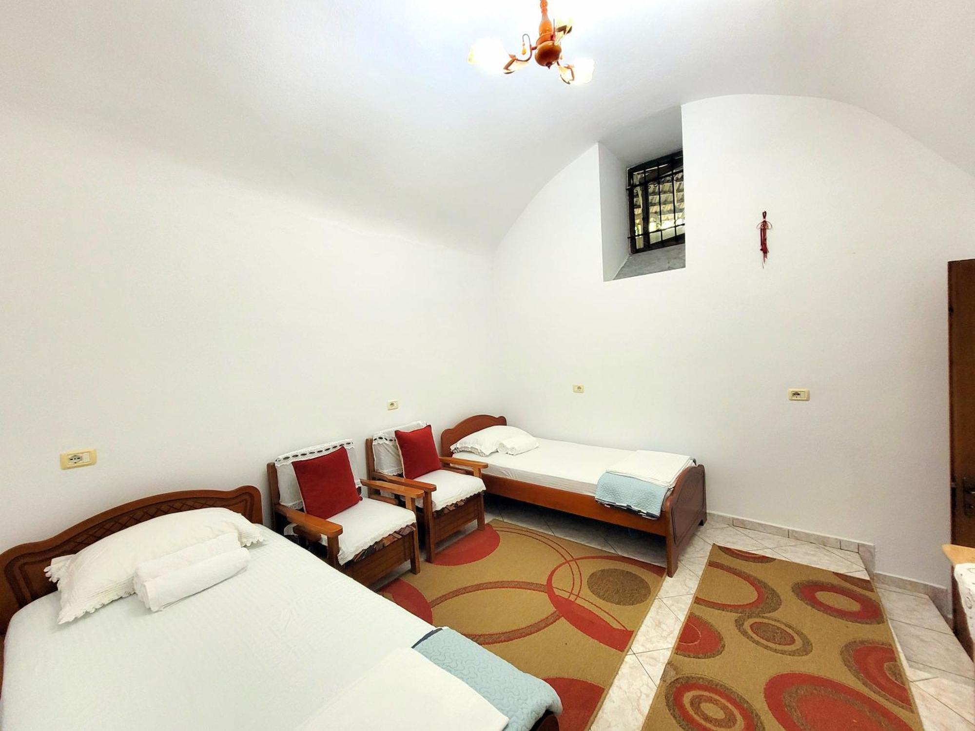 Marbi Guest House Gjirokastër Buitenkant foto