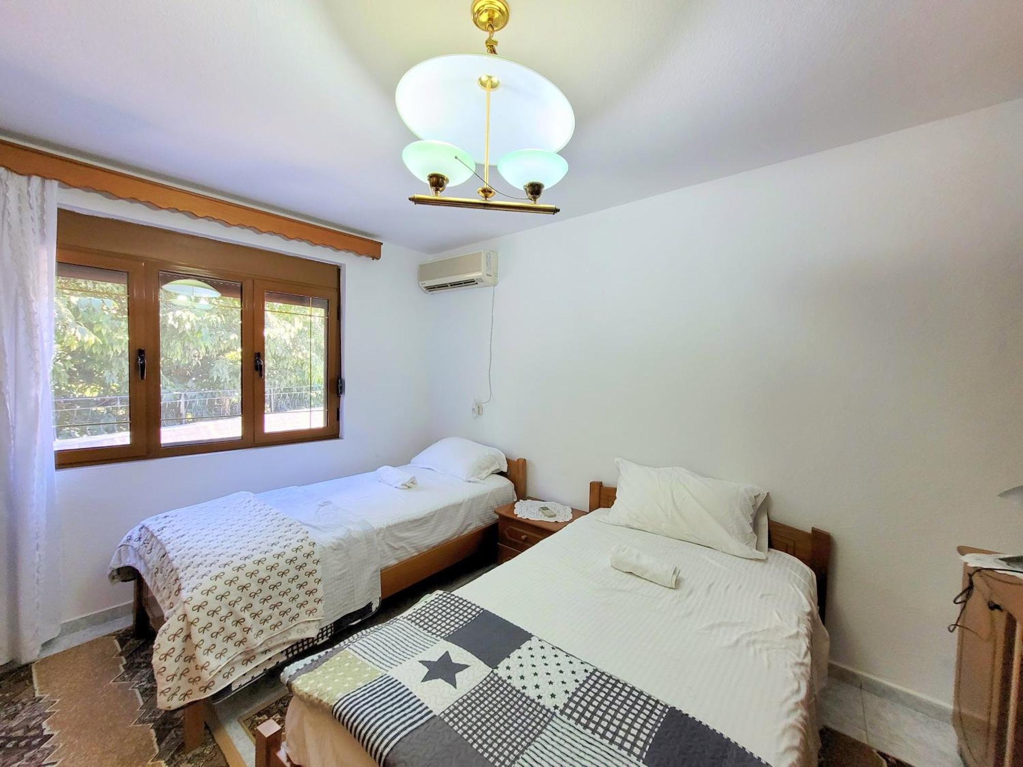 Marbi Guest House Gjirokastër Buitenkant foto