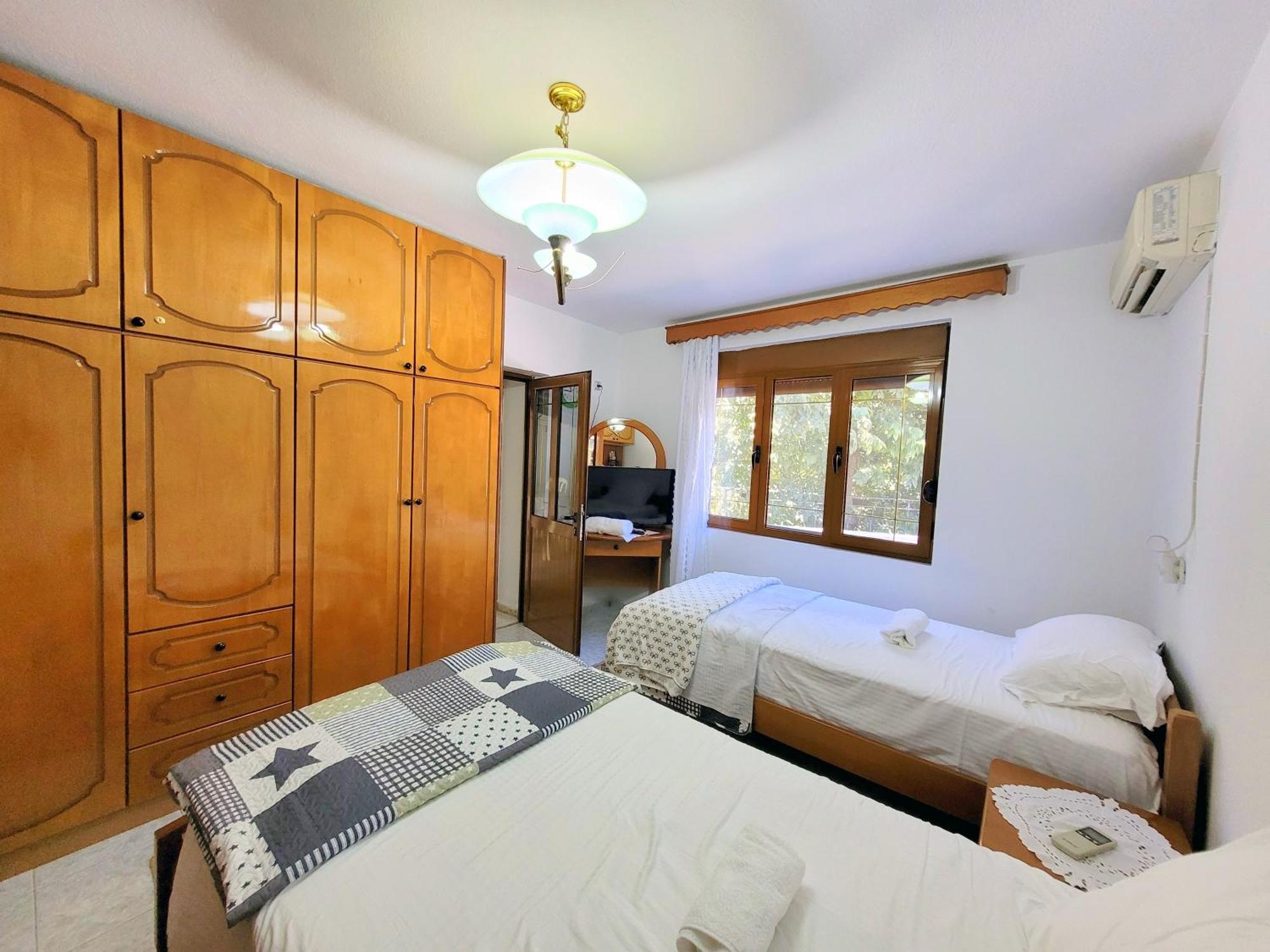 Marbi Guest House Gjirokastër Buitenkant foto