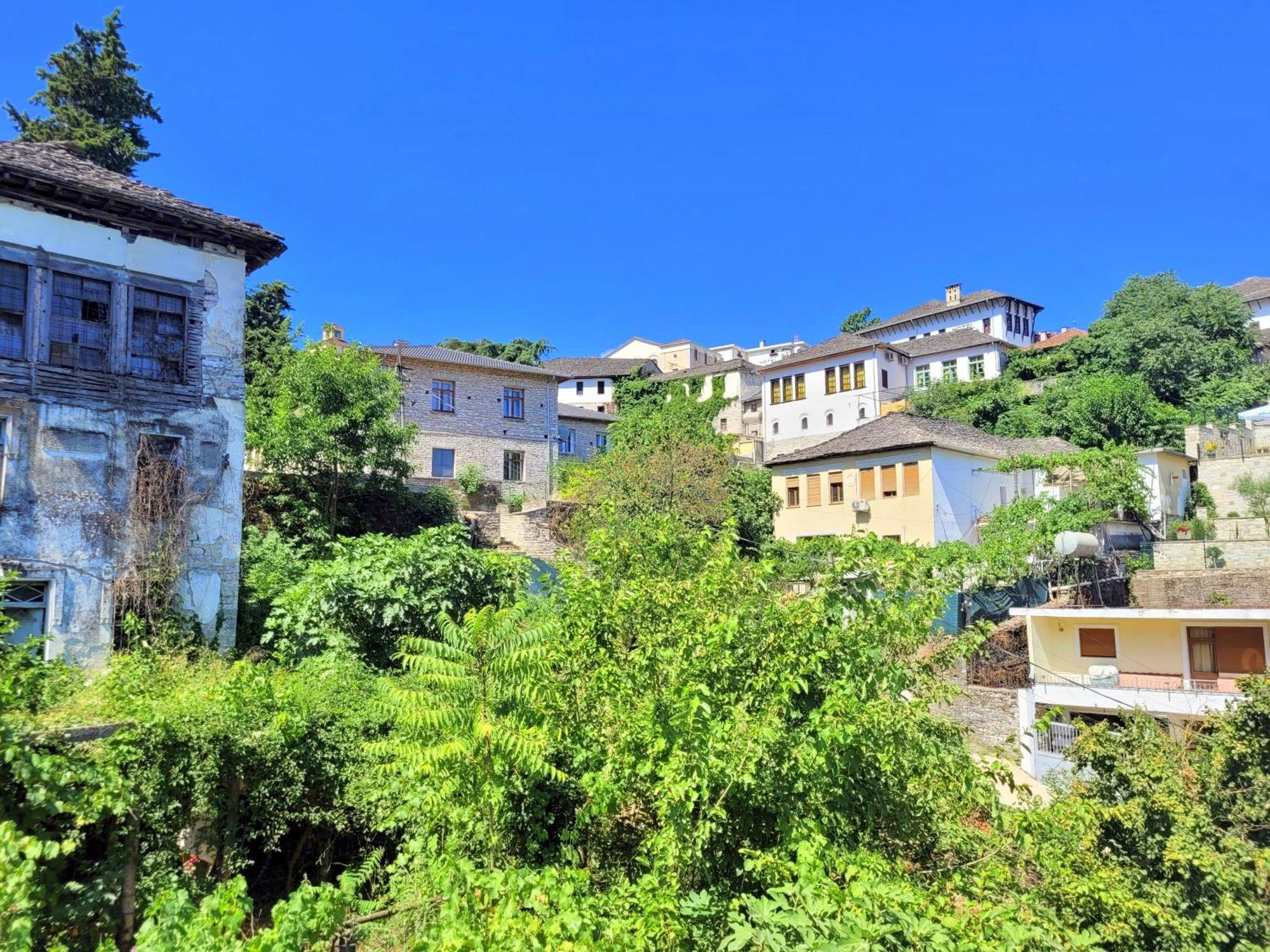 Marbi Guest House Gjirokastër Buitenkant foto