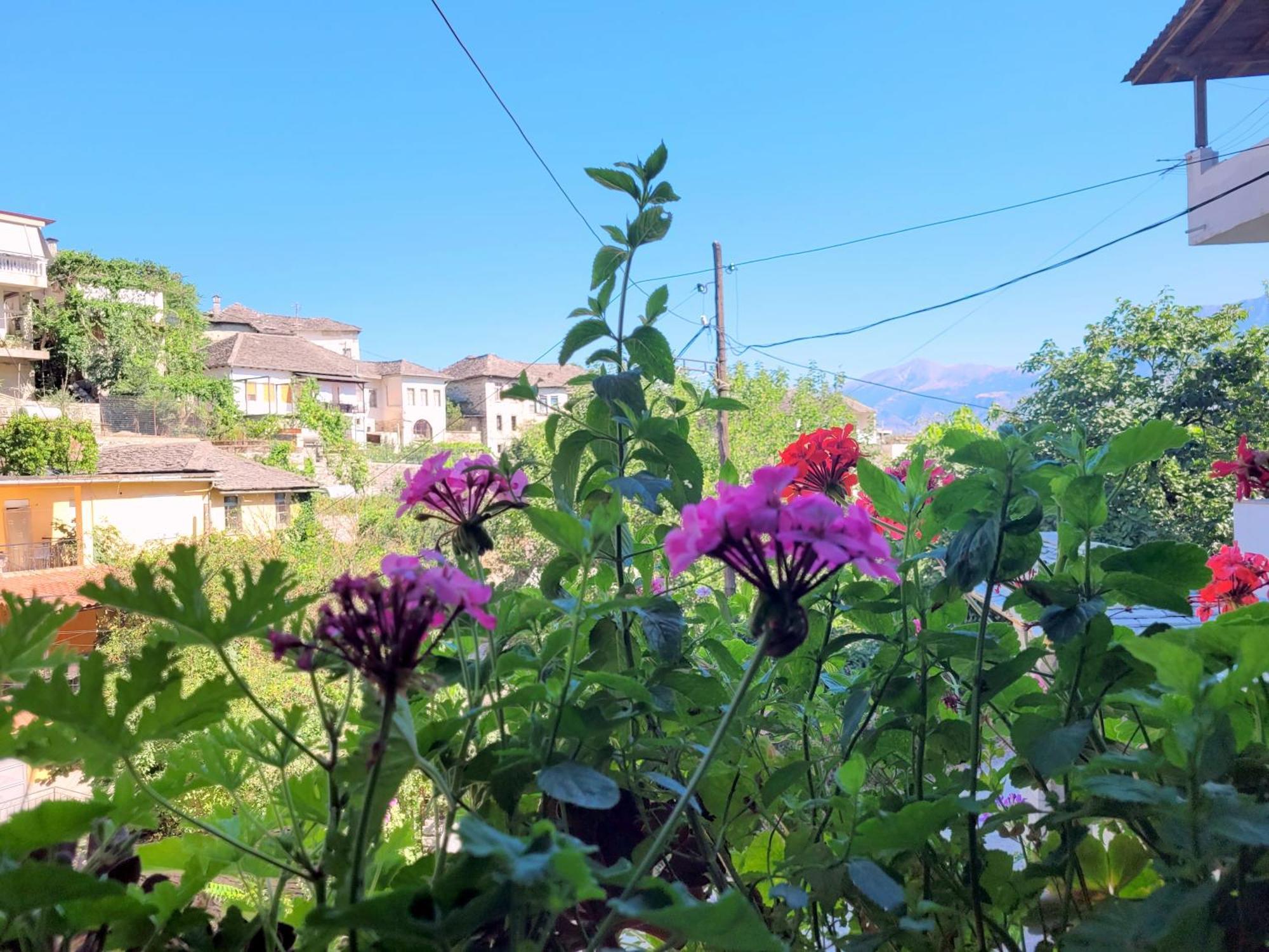 Marbi Guest House Gjirokastër Buitenkant foto