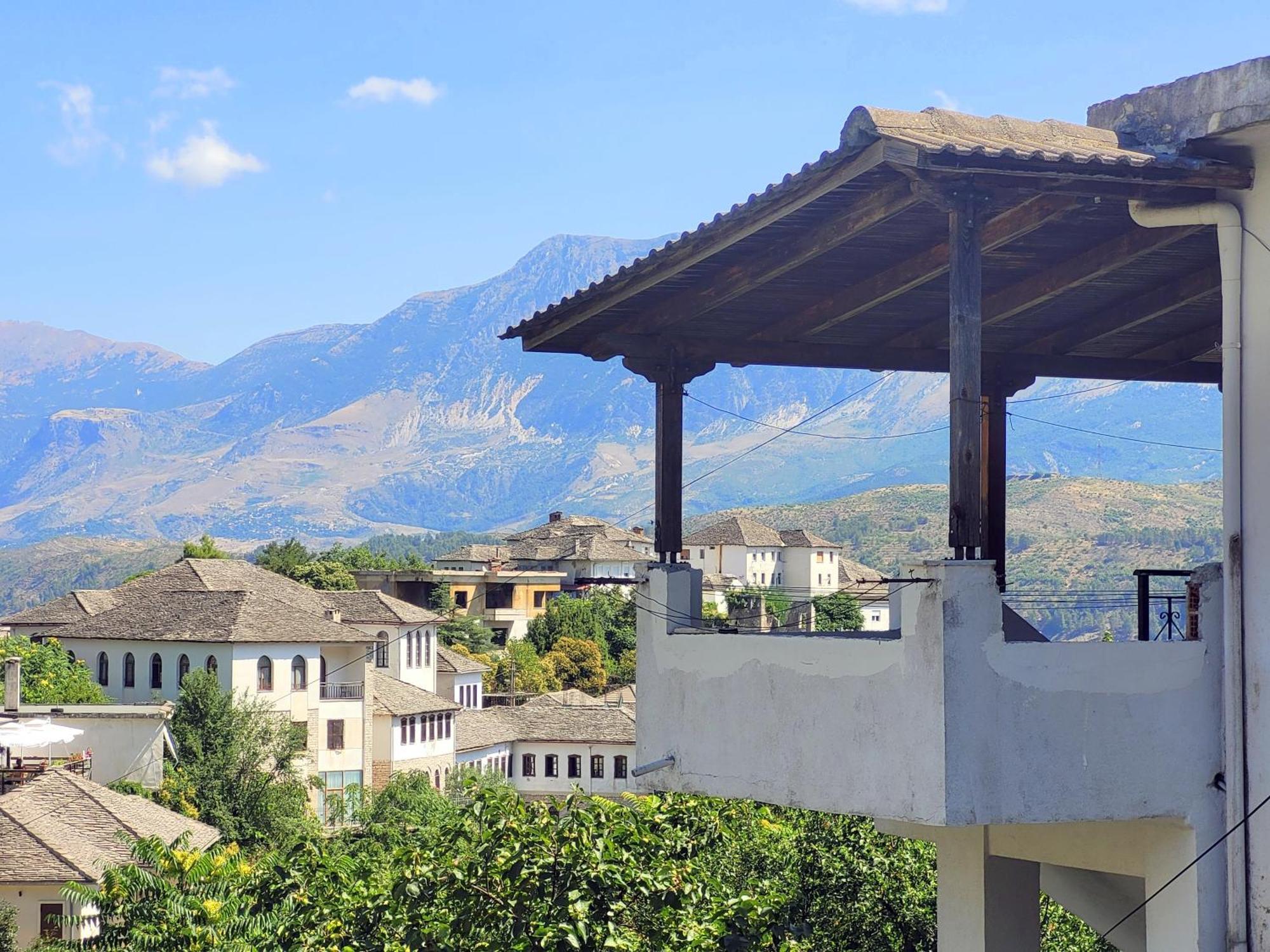 Marbi Guest House Gjirokastër Buitenkant foto