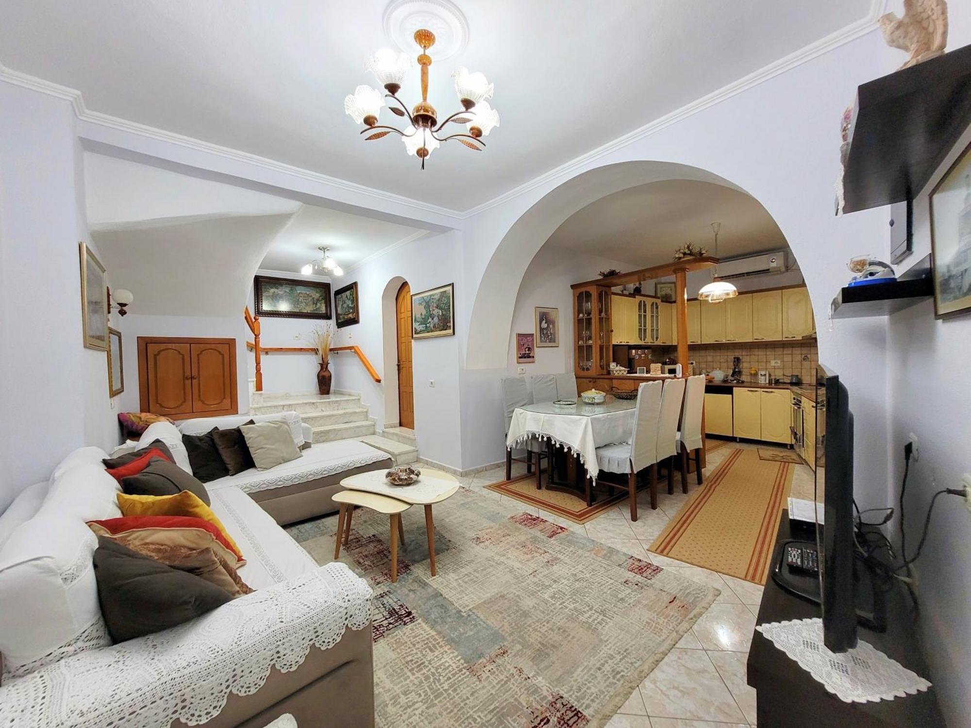 Marbi Guest House Gjirokastër Buitenkant foto