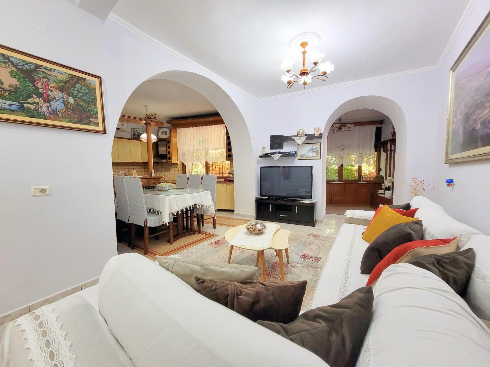 Marbi Guest House Gjirokastër Buitenkant foto
